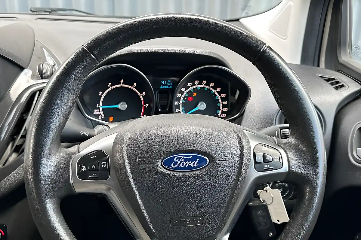 Used 2019 Ford Tourneo Courier Titanium Silver - Interior and Exterior details 10
