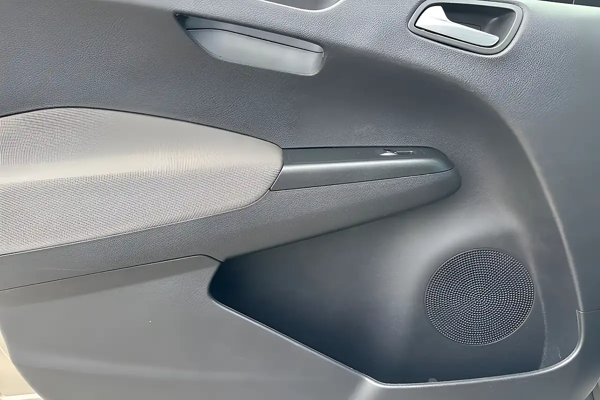 Used 2019 Ford Tourneo Courier Titanium Silver - Interior and Exterior details 13