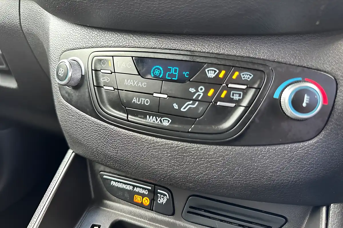 Used 2019 Ford Tourneo Courier Titanium Silver - Interior and Exterior details 20