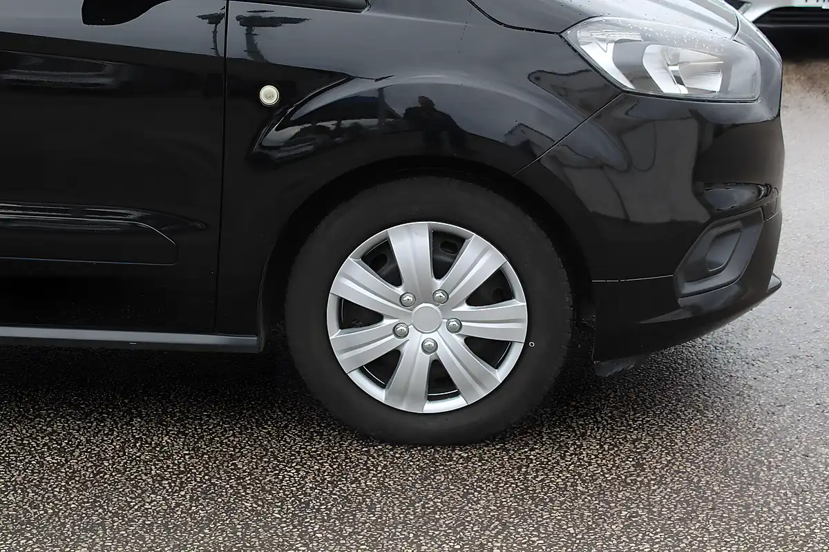 Used 2019 Ford Tourneo Courier Zetec Black - Interior and Exterior details 6