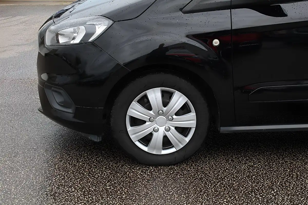 Used 2019 Ford Tourneo Courier Zetec Black - Interior and Exterior details 9