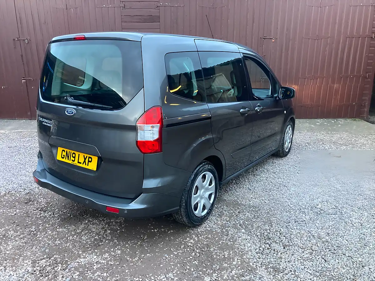 Used 2019 Ford Tourneo Courier Zetec Grey - Interior and Exterior details 3