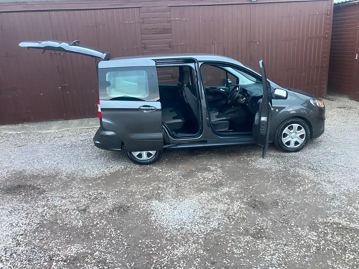 Used 2019 Ford Tourneo Courier Zetec Grey - Interior and Exterior details 6