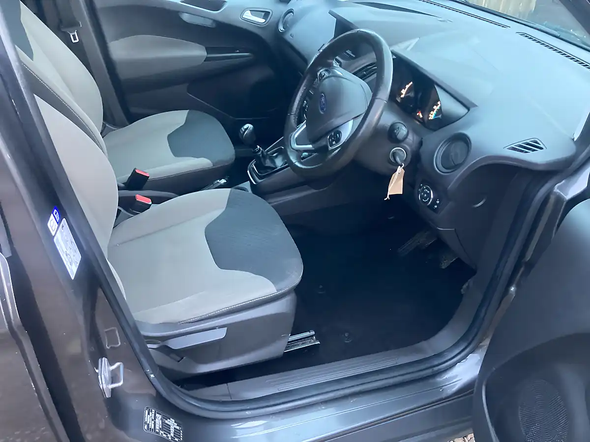 Used 2019 Ford Tourneo Courier Zetec Grey - Interior and Exterior details 7