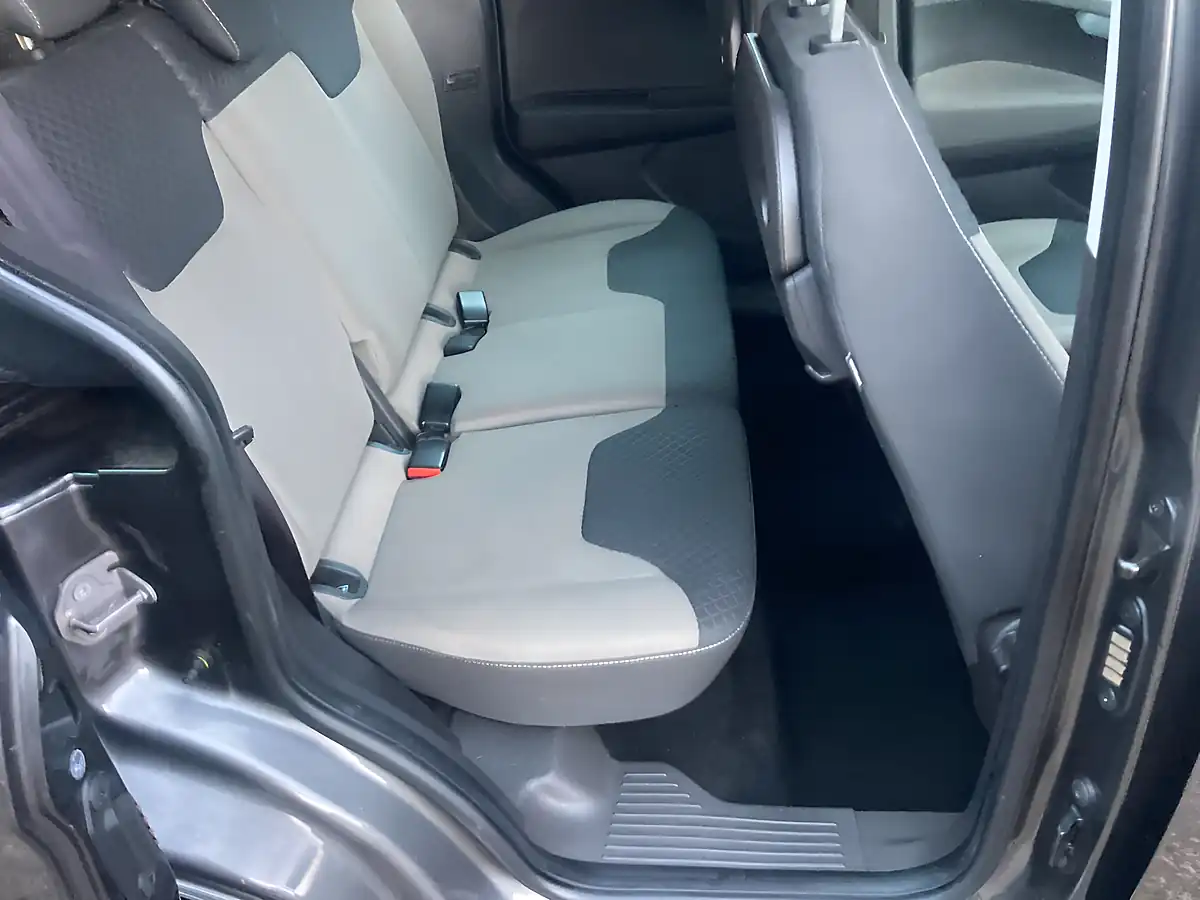 Used 2019 Ford Tourneo Courier Zetec Grey - Interior and Exterior details 8