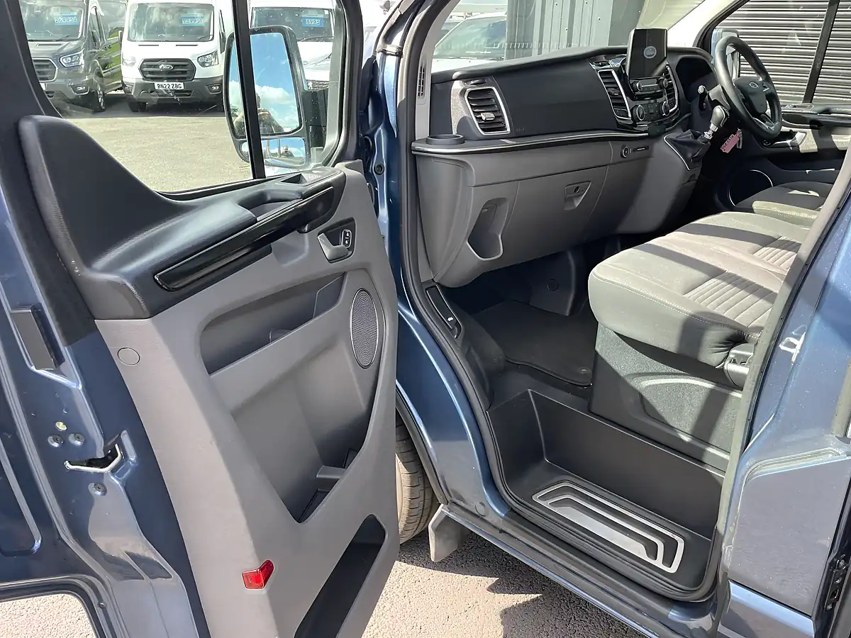 Used 2019 Ford Tourneo Custom 310 Independence RS 6 Crew Blue - Interior and Exterior details 16