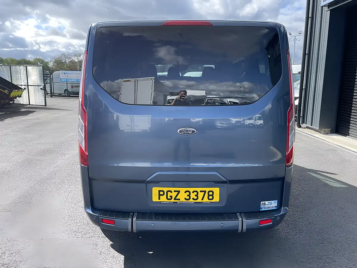 Used 2019 Ford Tourneo Custom 310 Independence RS 6 Crew Blue - Interior and Exterior details 6
