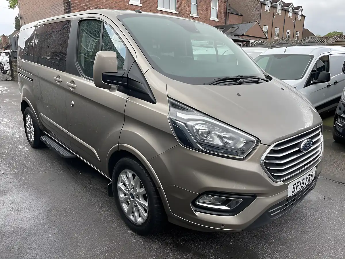 Used 2019 Ford Tourneo Custom Independence RS 6 SEAT Crew Gold - Front View