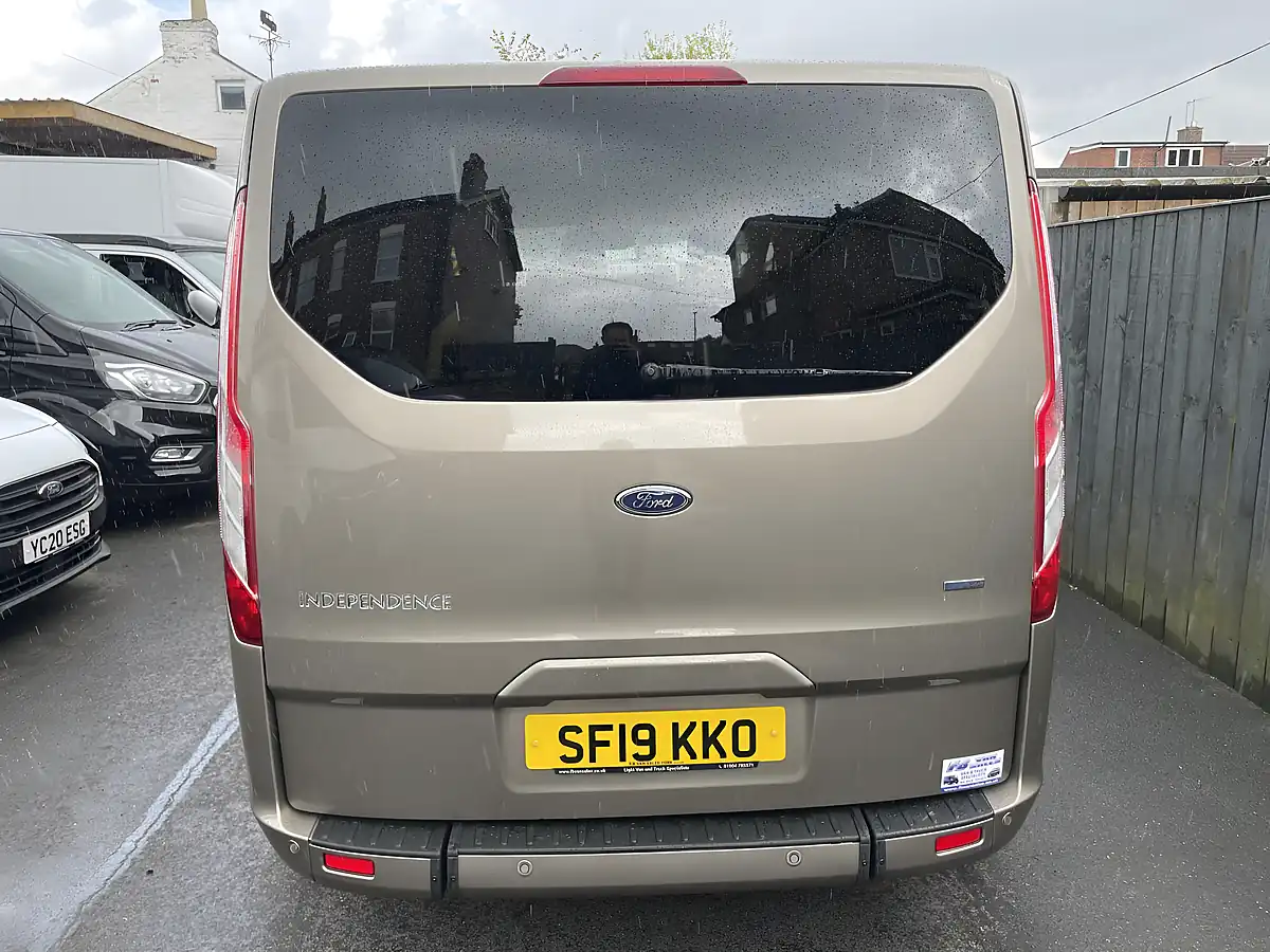 Used 2019 Ford Tourneo Custom Independence RS 6 SEAT Crew Gold - Interior and Exterior details 10