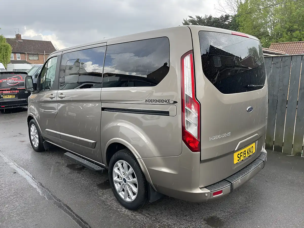 Used 2019 Ford Tourneo Custom Independence RS 6 SEAT Crew Gold - Interior and Exterior details 11