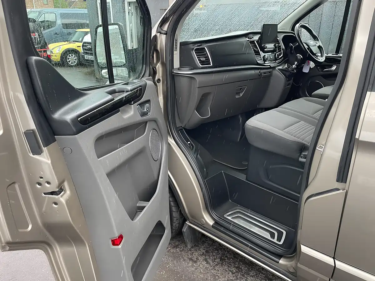 Used 2019 Ford Tourneo Custom Independence RS 6 SEAT Crew Gold - Interior and Exterior details 14