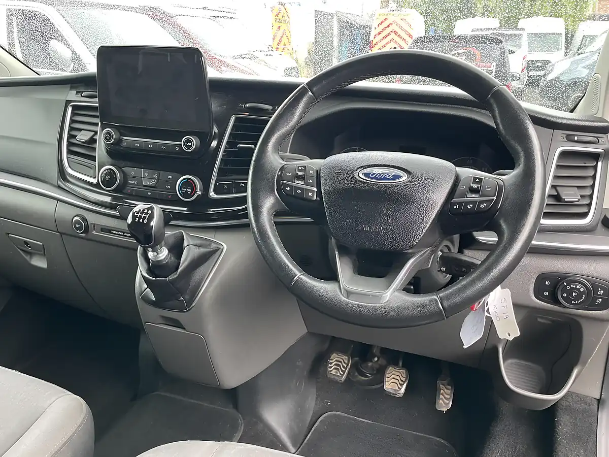 Used 2019 Ford Tourneo Custom Independence RS 6 SEAT Crew Gold - Interior and Exterior details 4