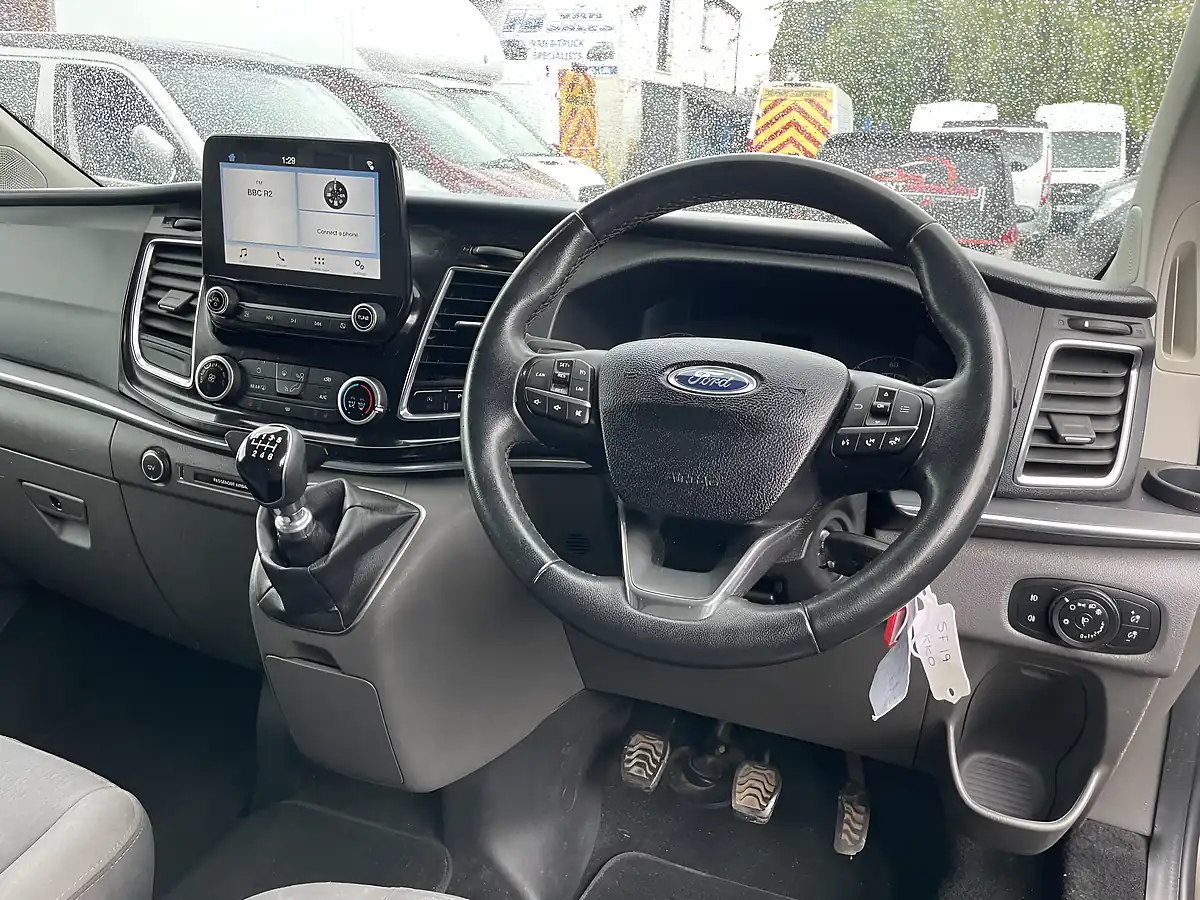 Used 2019 Ford Tourneo Custom Independence RS 6 SEAT Crew Gold - Interior and Exterior details 5