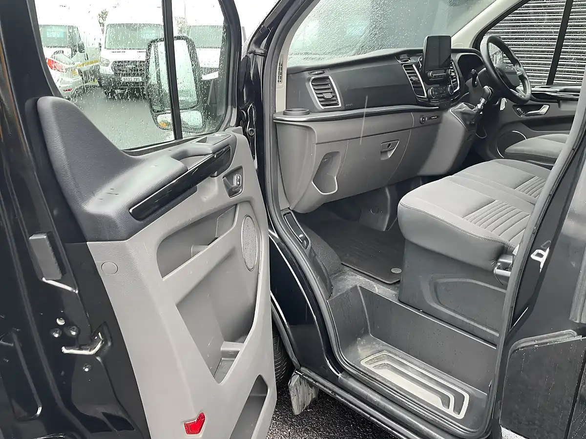 Used 2019 Ford Tourneo Custom Independence RS 6 SEAT Crew Van Black - Interior and Exterior details 16