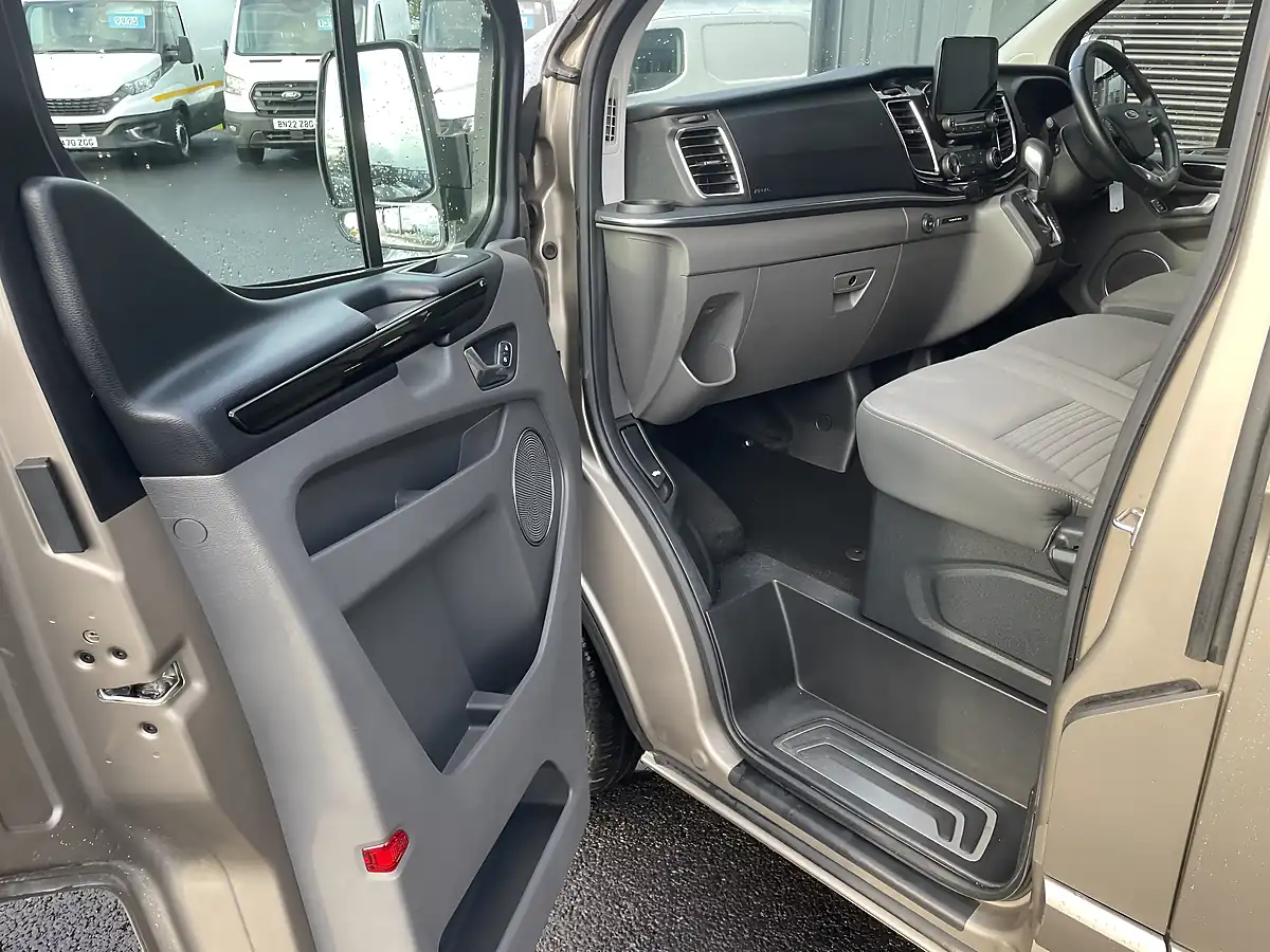 Used 2019 Ford Tourneo Custom Independence RS Silver - Interior and Exterior details 16