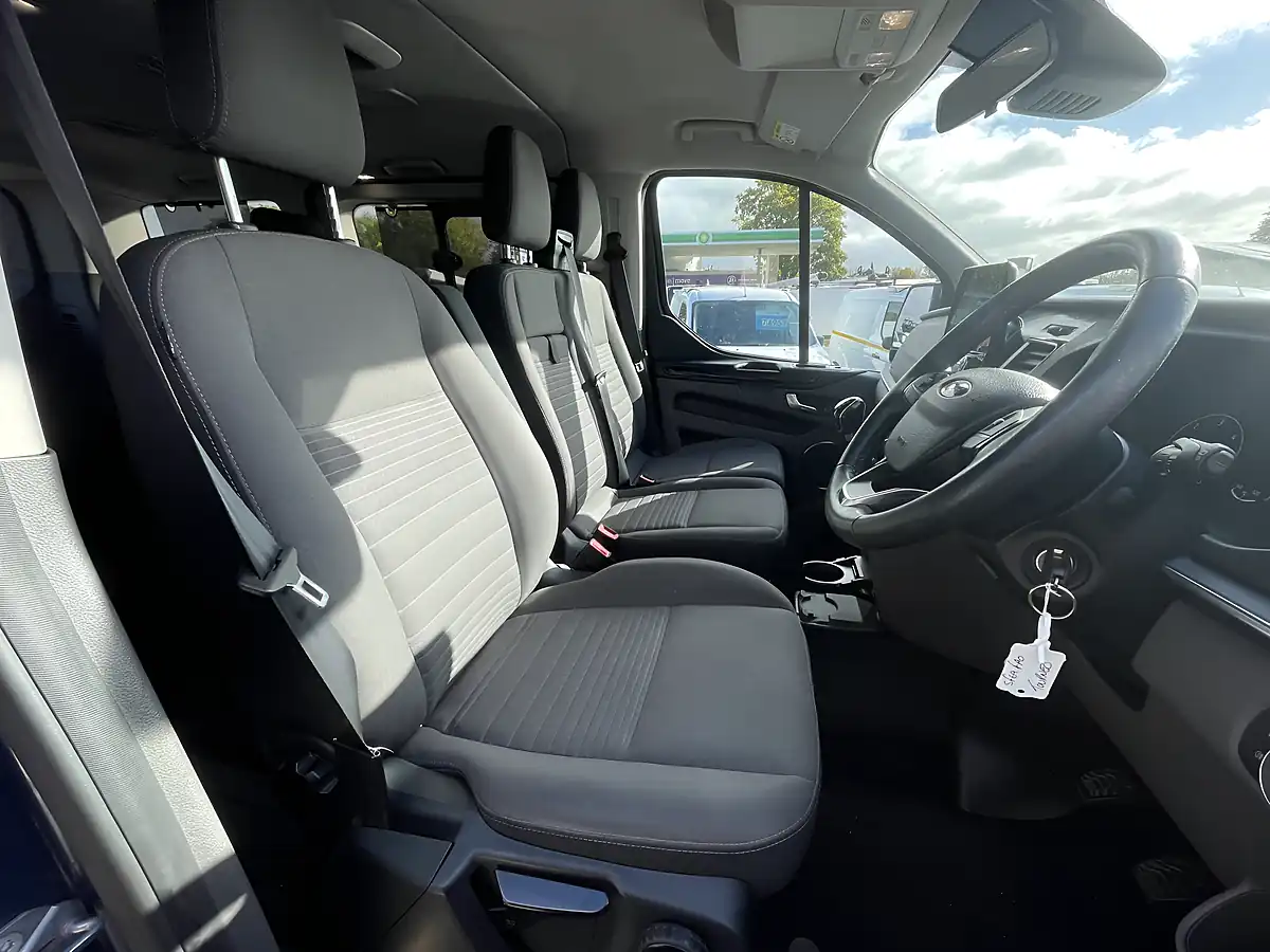 Used 2019 Ford Tourneo Custom Titanium Blue - Interior and Exterior details 10