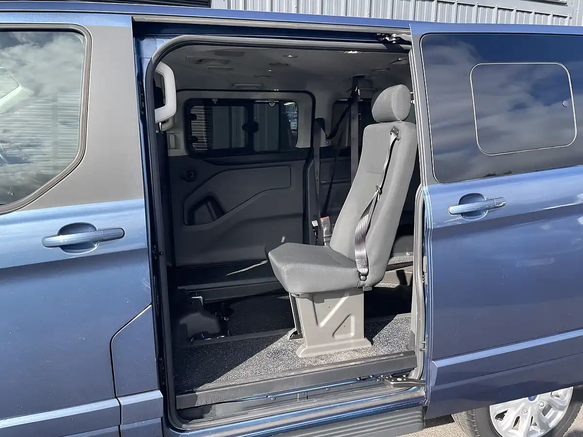 Used 2019 Ford Tourneo Custom Titanium Blue - Interior and Exterior details 15
