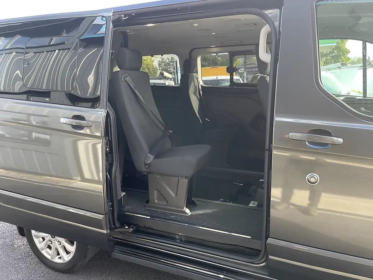 Used 2019 Ford Tourneo Custom Titanium Grey - Interior and Exterior details 11