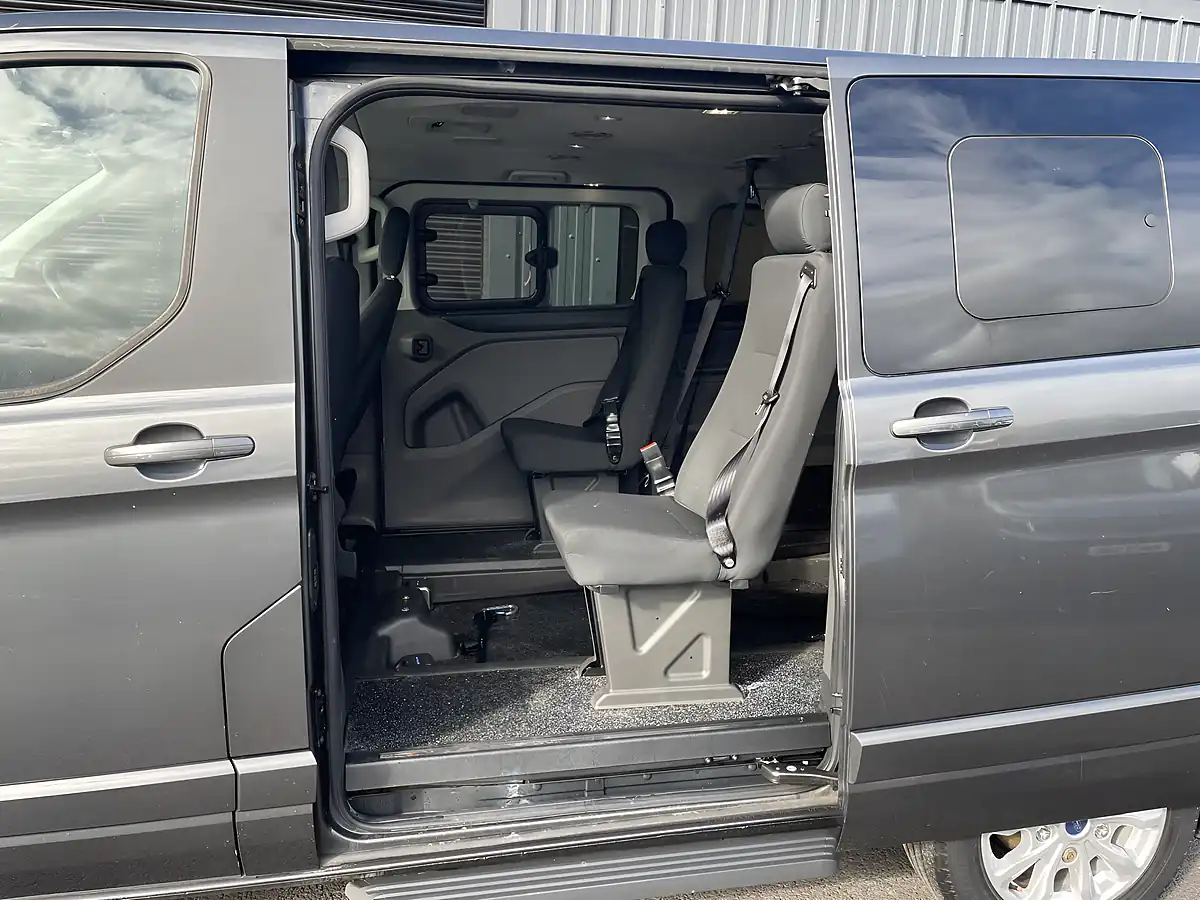Used 2019 Ford Tourneo Custom Titanium Grey - Interior and Exterior details 15