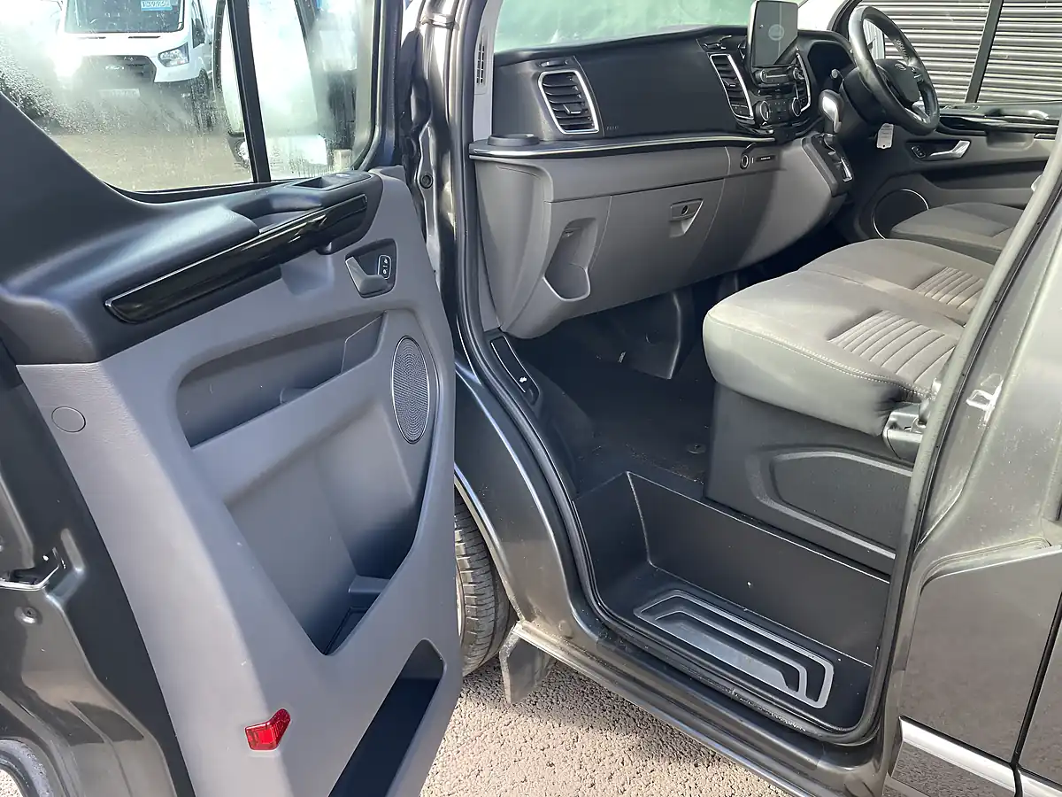 Used 2019 Ford Tourneo Custom Titanium Grey - Interior and Exterior details 16