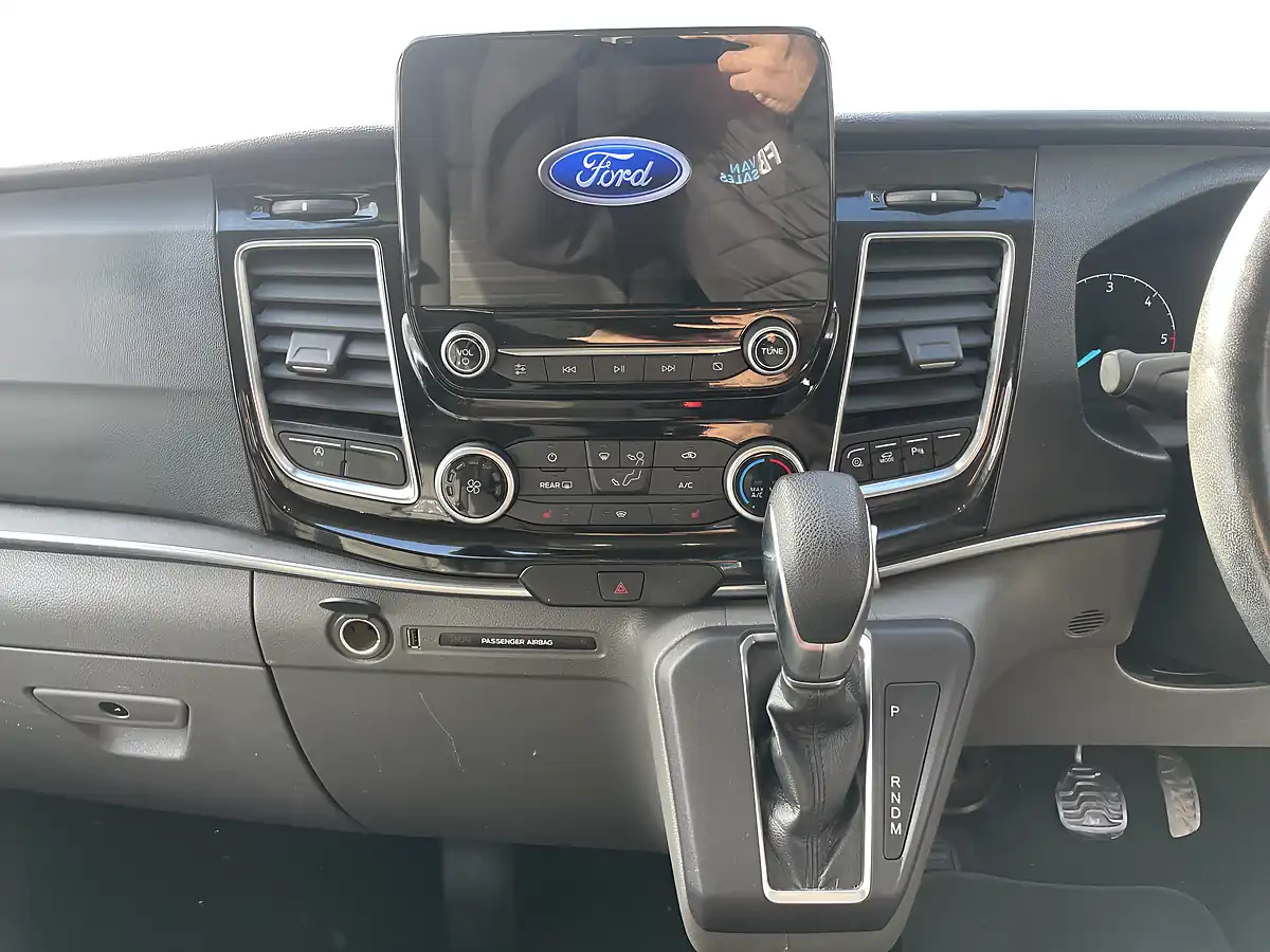 Used 2019 Ford Tourneo Custom Titanium Grey - Interior and Exterior details 9