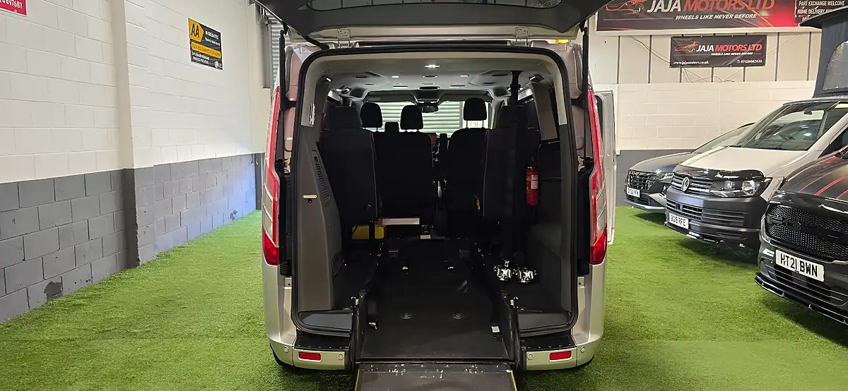 Used 2019 Ford Tourneo Custom Titanium L1 Silver - Interior and Exterior details 7