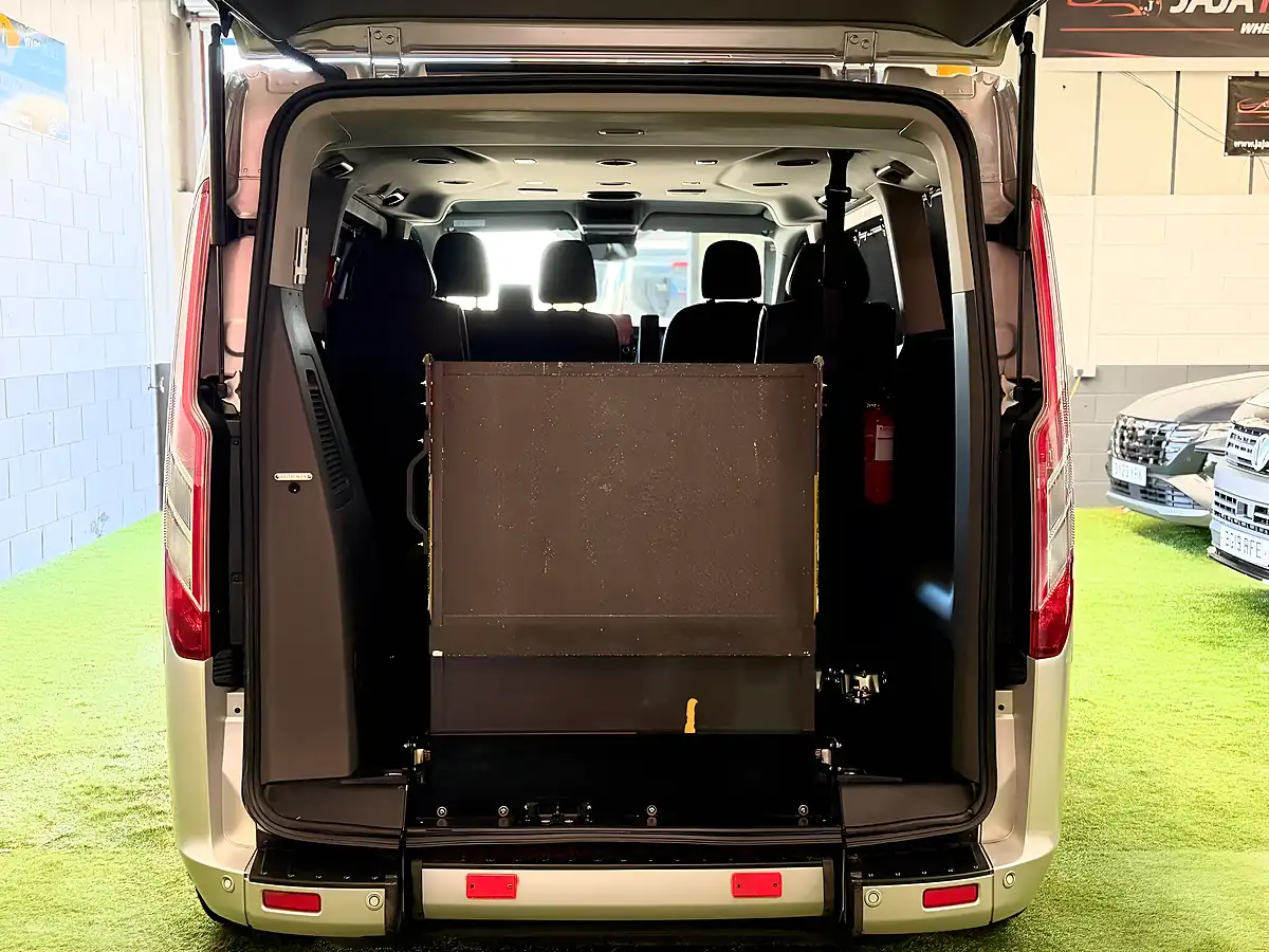 Used 2019 Ford Tourneo Custom Titanium L1 Silver - Interior and Exterior details 9