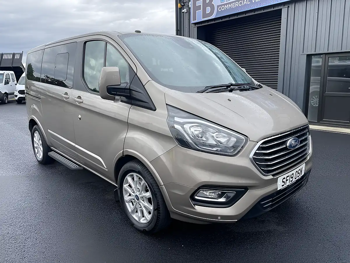 Used 2019 Ford Tourneo Custom Titanium Silver - Front View