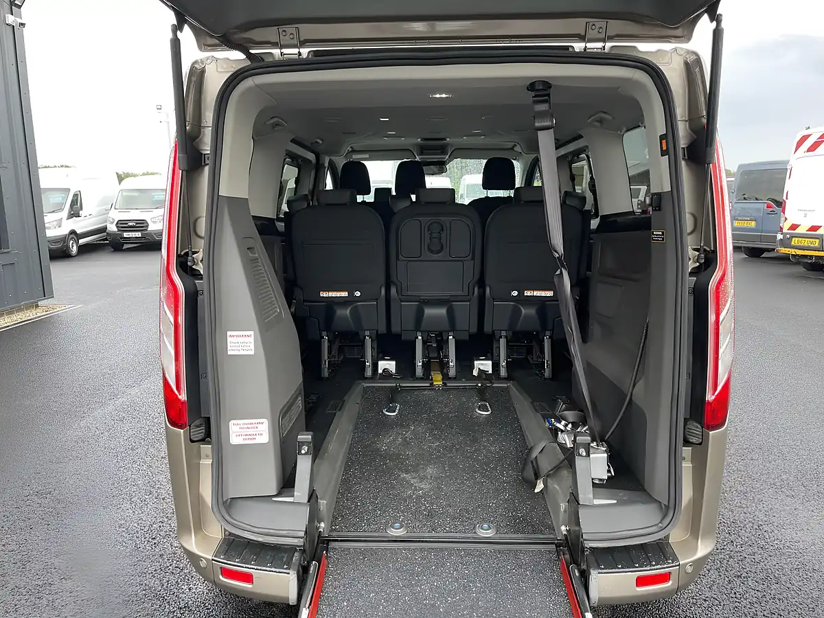 Used 2019 Ford Tourneo Custom Titanium Silver - Interior and Exterior details 14
