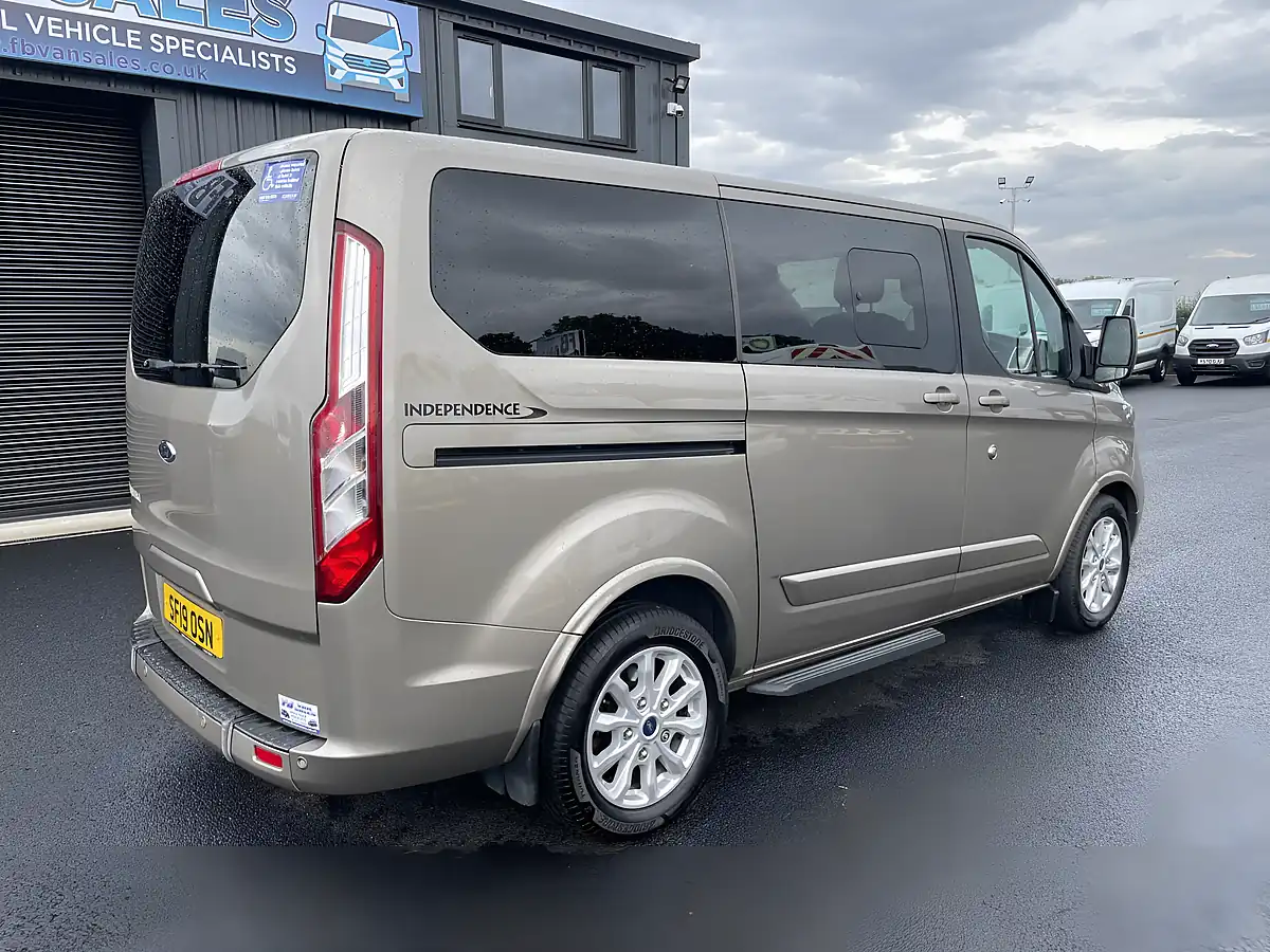 Used 2019 Ford Tourneo Custom Titanium Silver - Interior and Exterior details 6