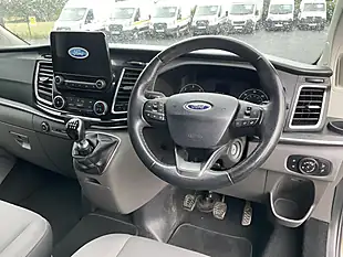 Used 2019 Ford Tourneo Custom Titanium Silver - Interior and Exterior details 7
