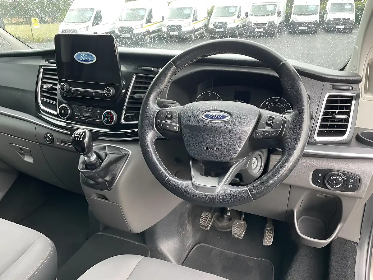 Used 2019 Ford Tourneo Custom Titanium Silver - Interior and Exterior details 7