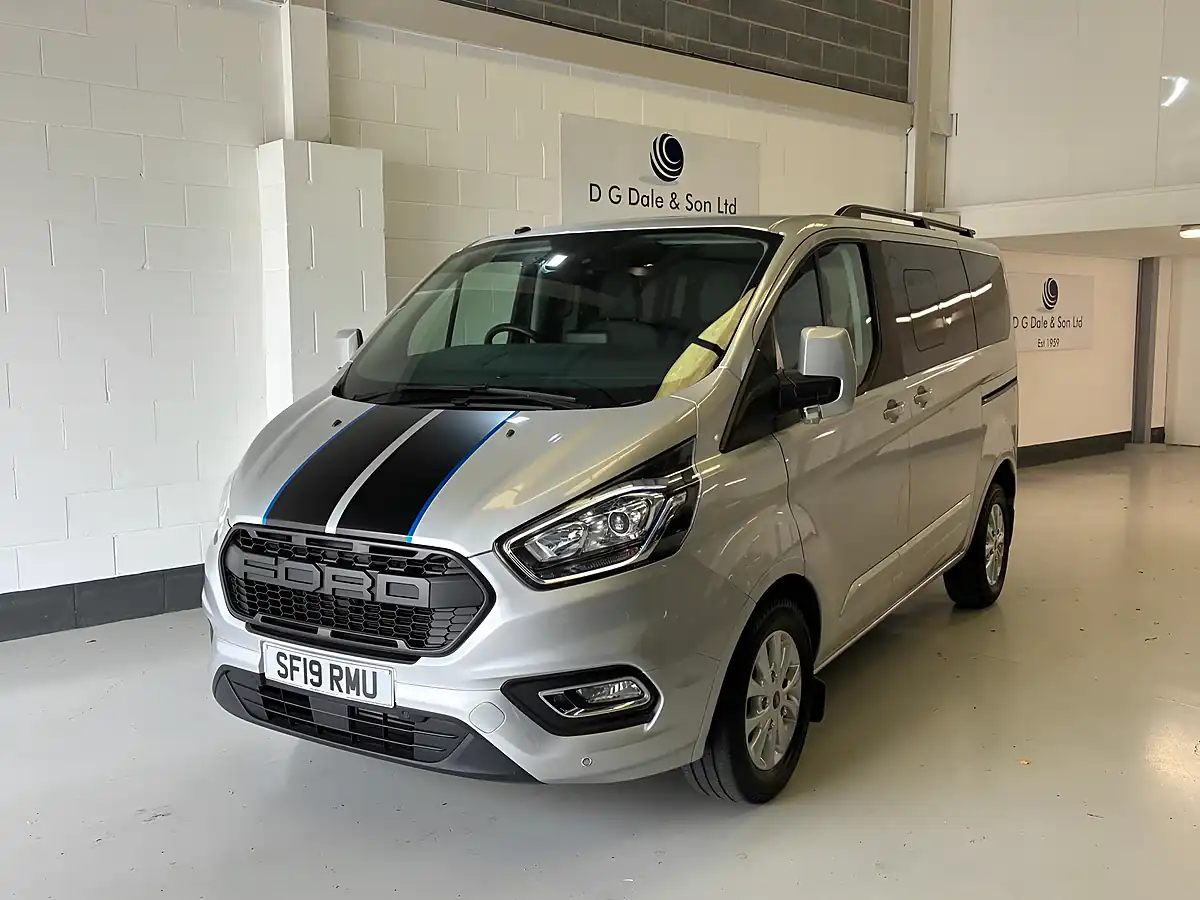 Used 2019 Ford Tourneo Custom Titanium Silver - Front View