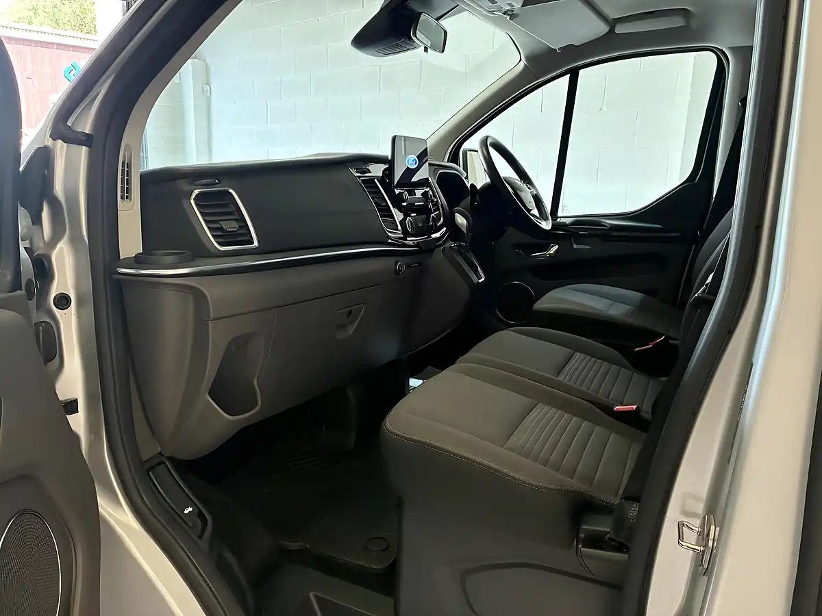 Used 2019 Ford Tourneo Custom Titanium Silver - Interior and Exterior details 10