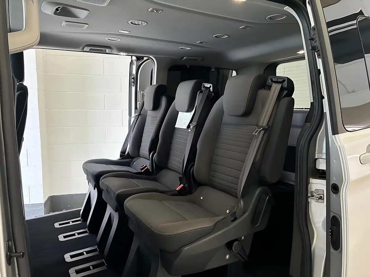 Used 2019 Ford Tourneo Custom Titanium Silver - Interior and Exterior details 7