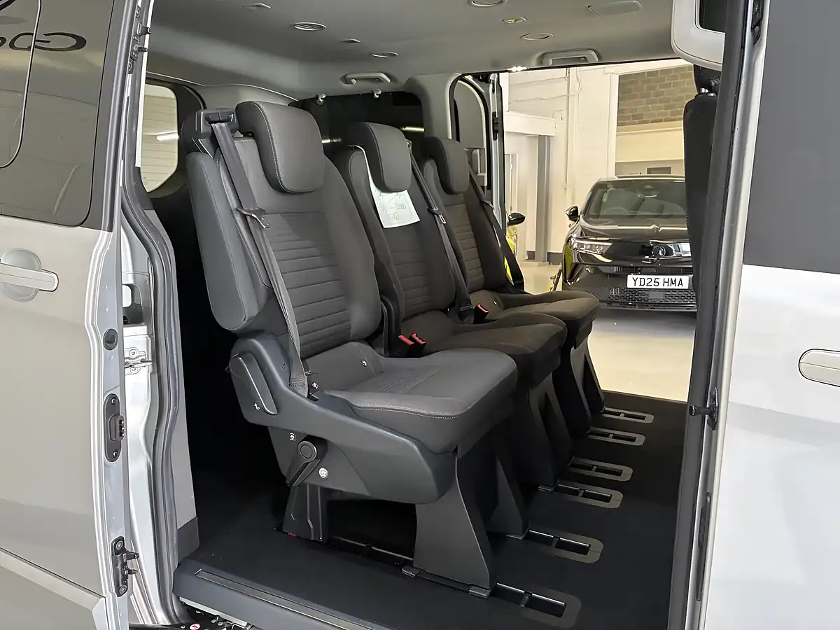 Used 2019 Ford Tourneo Custom Titanium Silver - Interior and Exterior details 8
