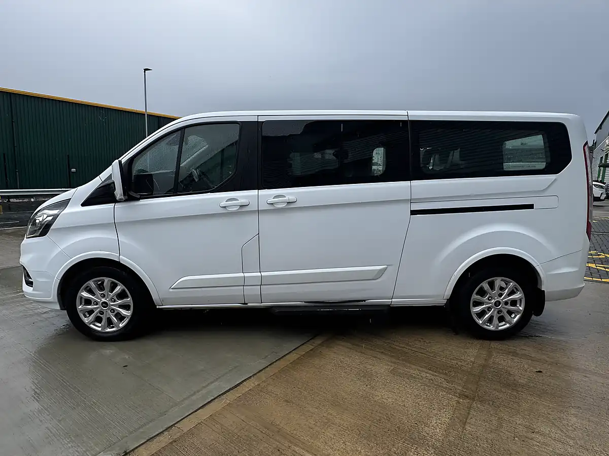 Used 2019 Ford Tourneo Custom Titanium White - Interior and Exterior details 9