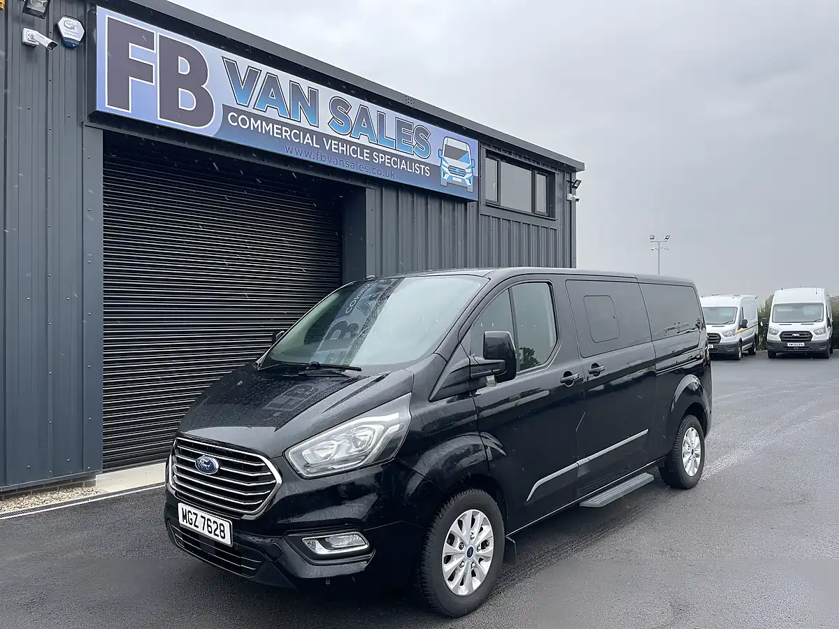 Used 2019 Ford Tourneo Custom Zetec Black - Front View