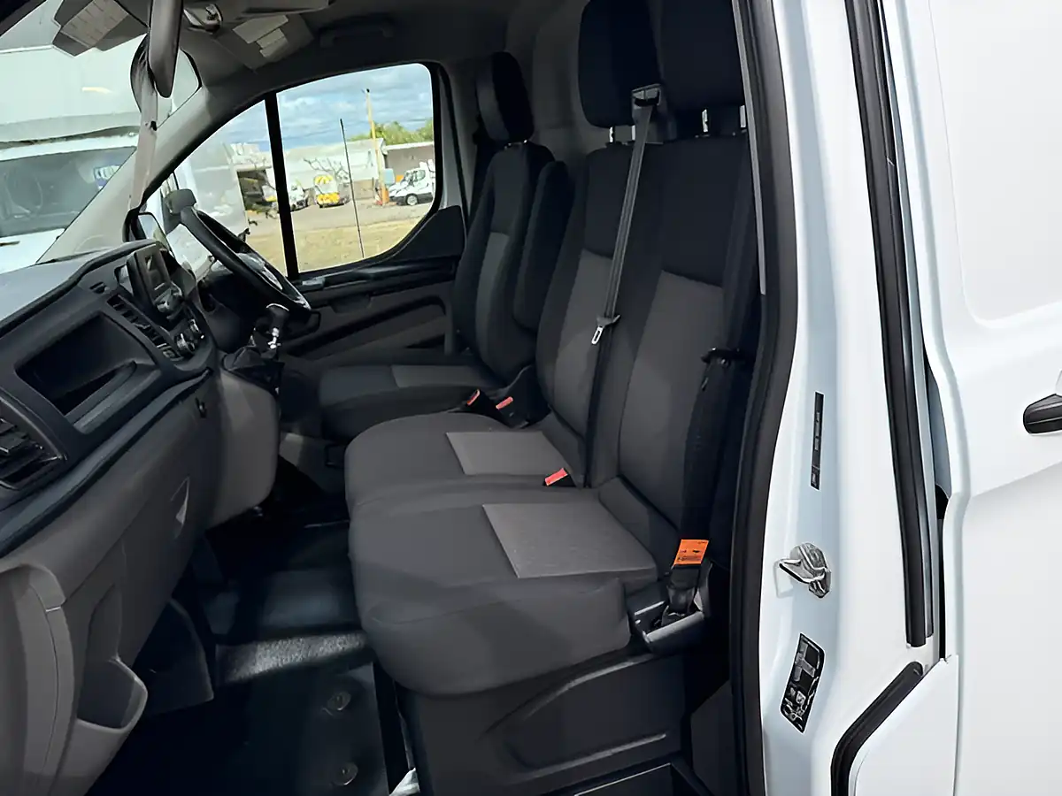 Used 2019 Ford Transit 300 Custom 300 Custom L1 H2 Swb High Roof White - Interior and Exterior details 13