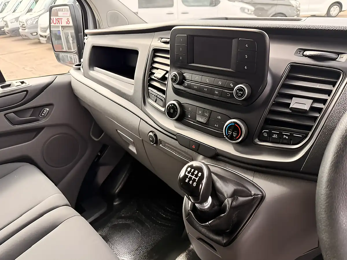 Used 2019 Ford Transit 300 Custom 300 Custom L1 H2 Swb High Roof White - Interior and Exterior details 19
