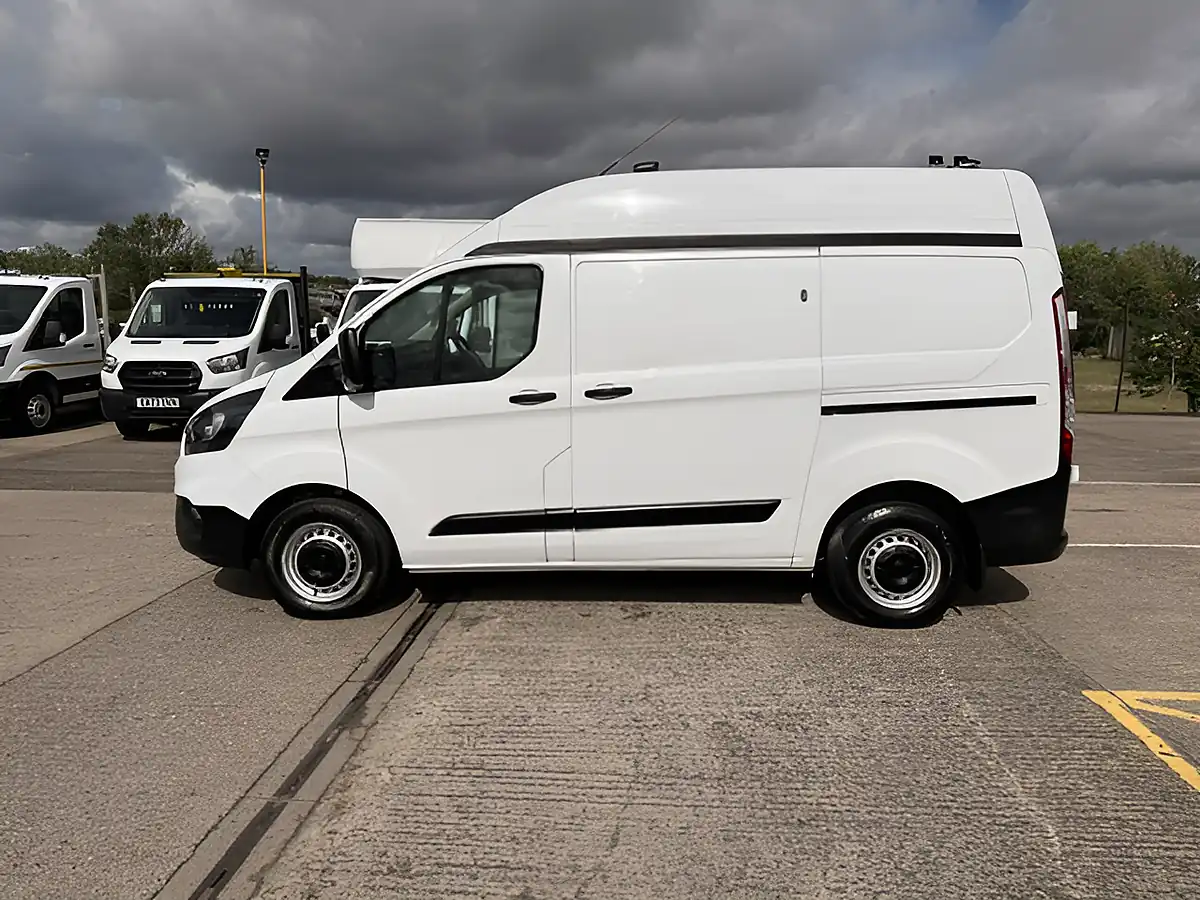 Used 2019 Ford Transit 300 Custom 300 Custom L1 H2 Swb High Roof White - Interior and Exterior details 7