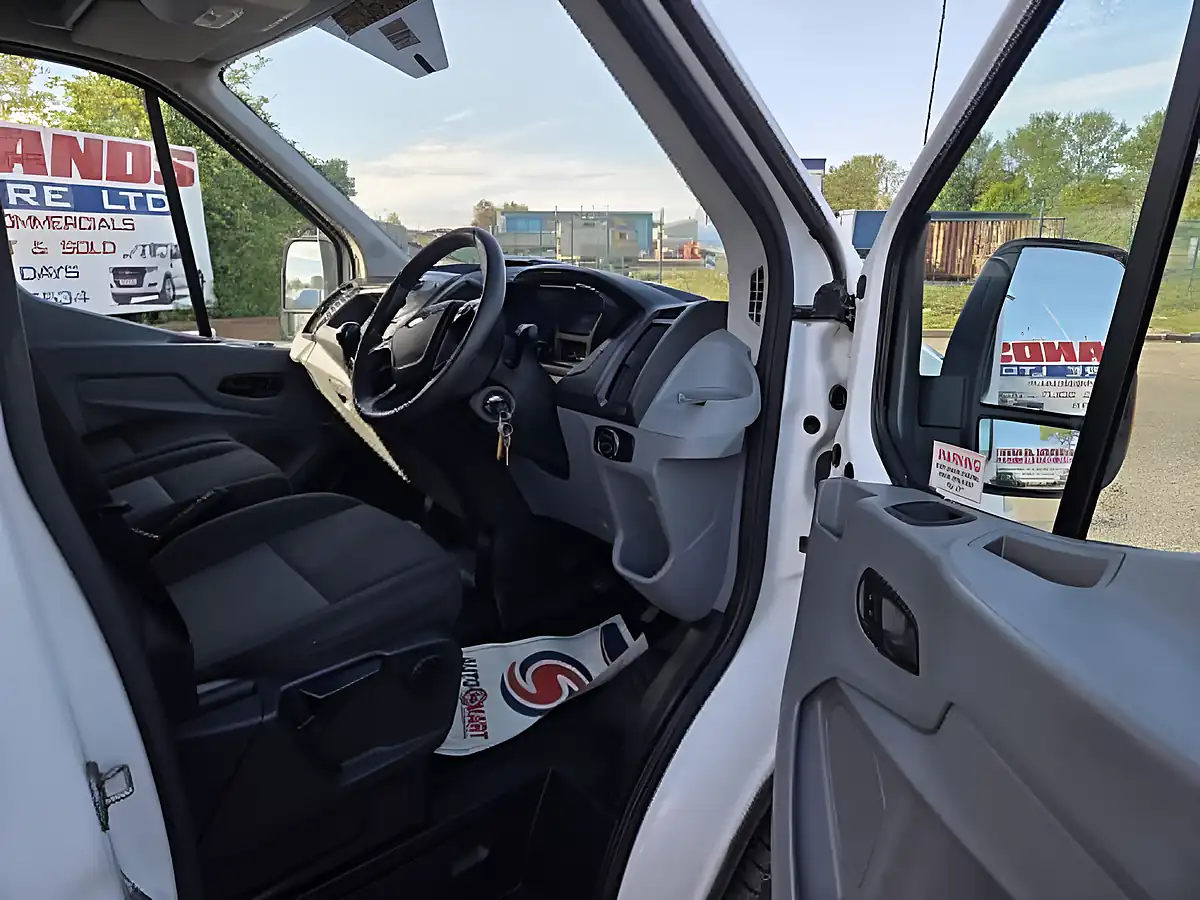 Used 2019 Ford Transit 350 Lwb Luton White - Interior and Exterior details 7