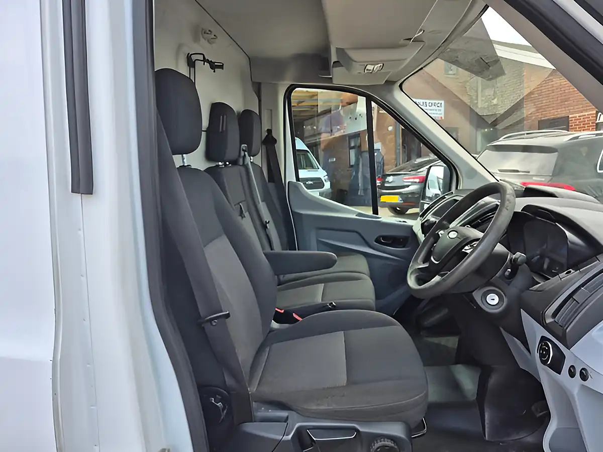 Used 2019 Ford Transit 350 Mwb L2 H3 White - Interior and Exterior details 8