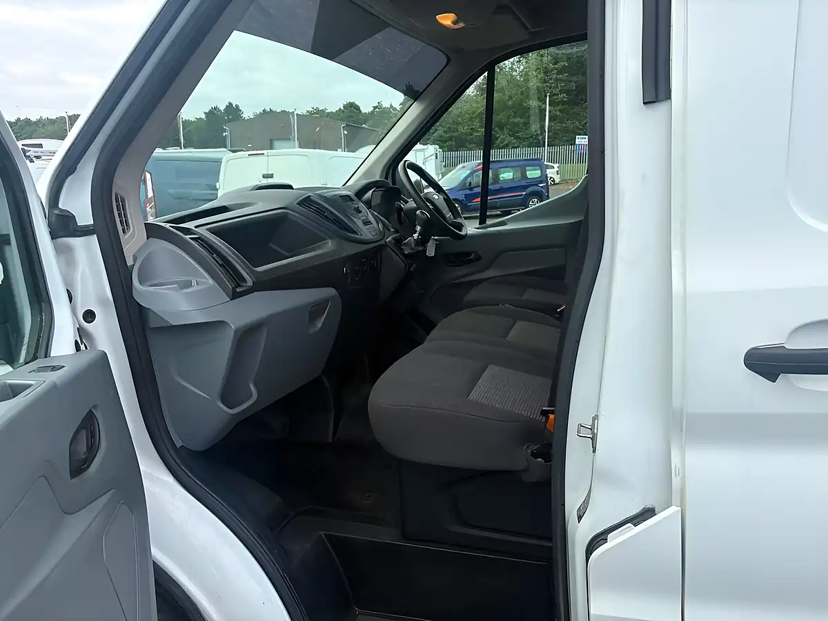 Used 2019 Ford Transit 350 White - Interior and Exterior details 12