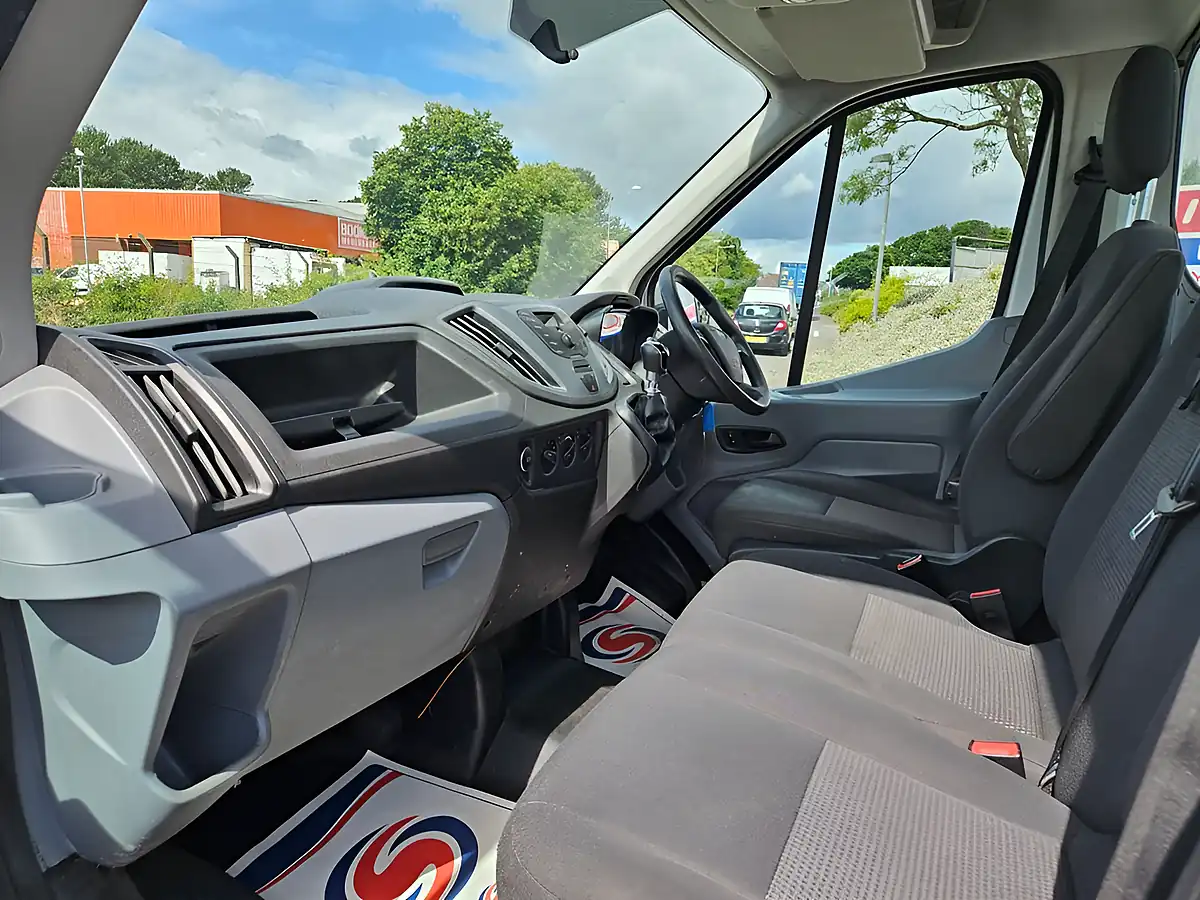 Used 2019 Ford Transit Chassis Cab White - Interior and Exterior details 10