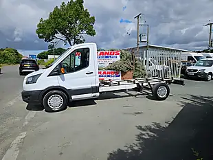 Used 2019 Ford Transit Chassis Cab White - Interior and Exterior details 5