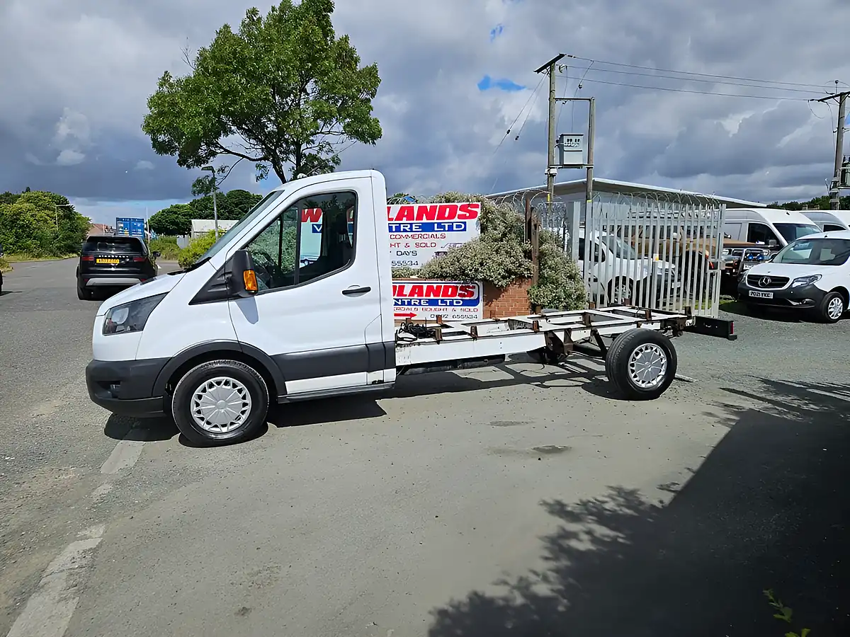 Used 2019 Ford Transit Chassis Cab White - Interior and Exterior details 5