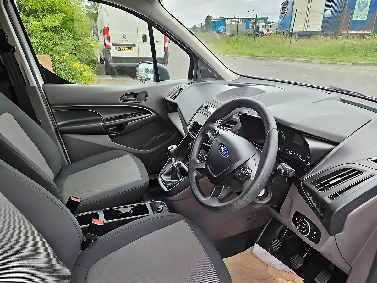 Used 2019 Ford Transit Connect 200 Swb White - Interior and Exterior details 11