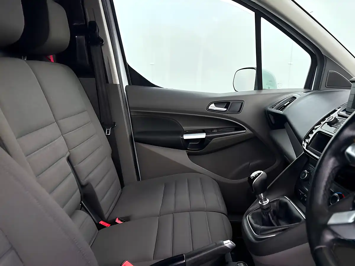 Used 2019 Ford Transit Connect 240 Limited Frozen White - Interior and Exterior details 10
