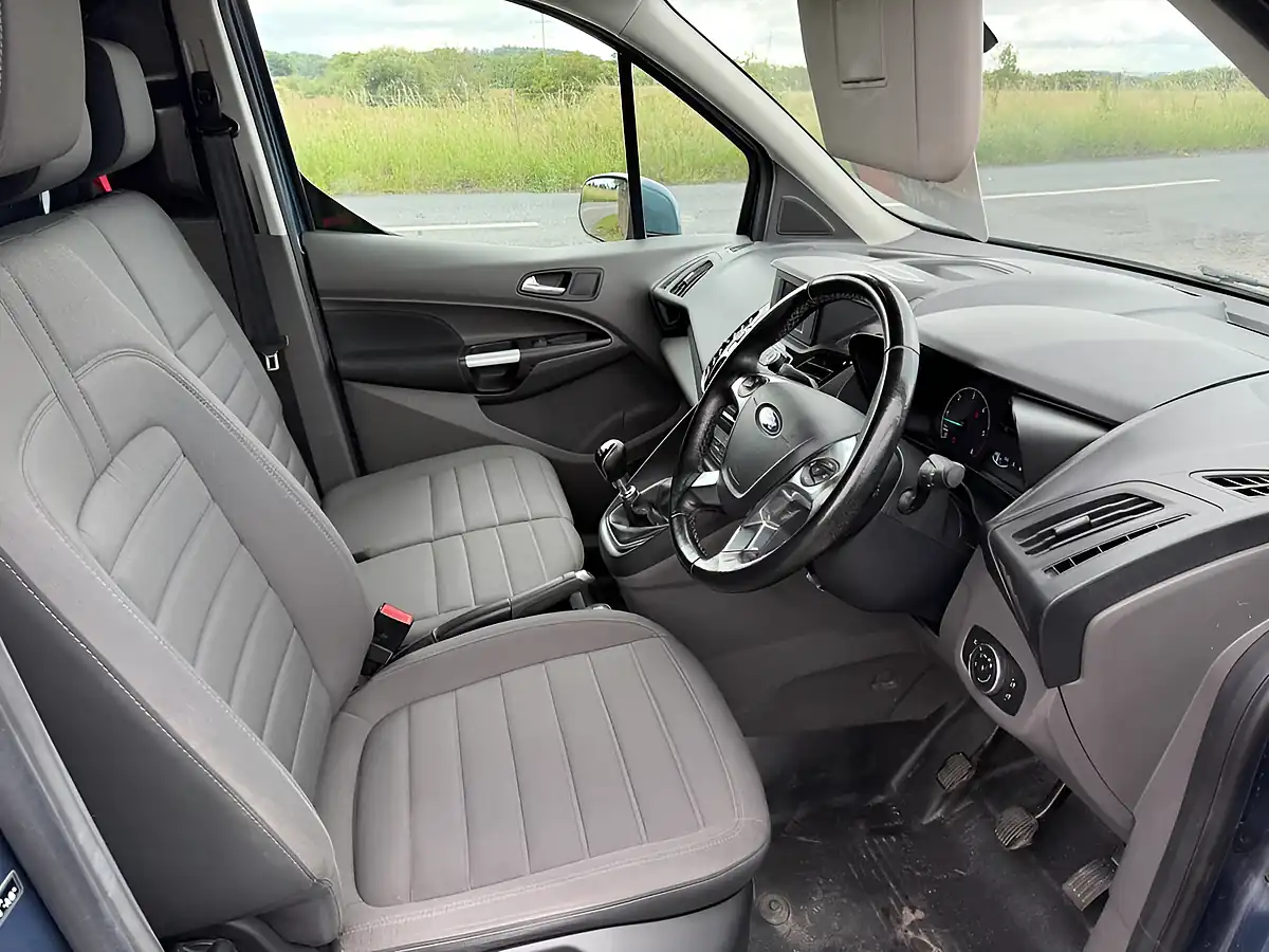 Used 2019 Ford Transit Connect Limited Blue - Interior and Exterior details 14